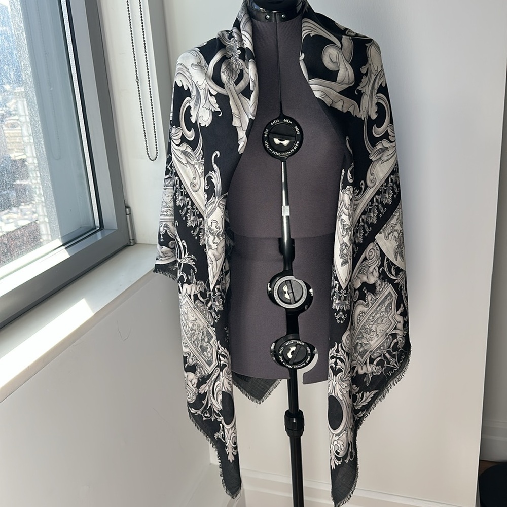 Versace Black & White Baroque Print Wool & Silk Scarf 52" square - Picture 4 of 6